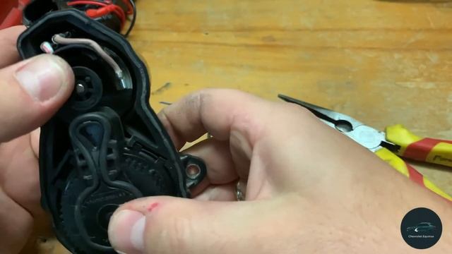 Как развести задние колодки ручника на Chevrolet equinox FWD. Electronik Emergency Brake