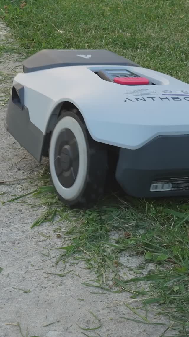 Жизнь слишком коротка, чтобы косить газон вручную! Решит вопрос робот-газонокосилка Anthbot Genie✅