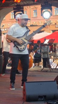 Максимов/Сокулер project
Фрагмент нашего выступления в центре Москвы. Московские Сезоны.
@sokuler