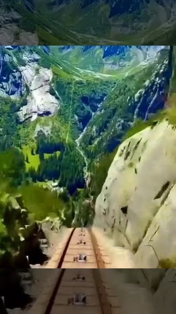 Швейцария. Фуникулер Гельмер с уклоном 106° считается самым крутым в Европе.