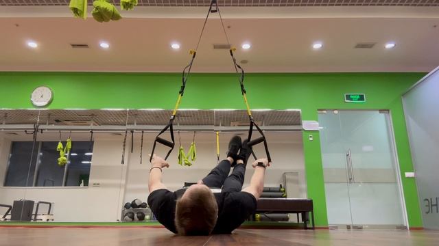 TRX Поднятие ног (с поворотом) / TRX Oblique Leg Raise