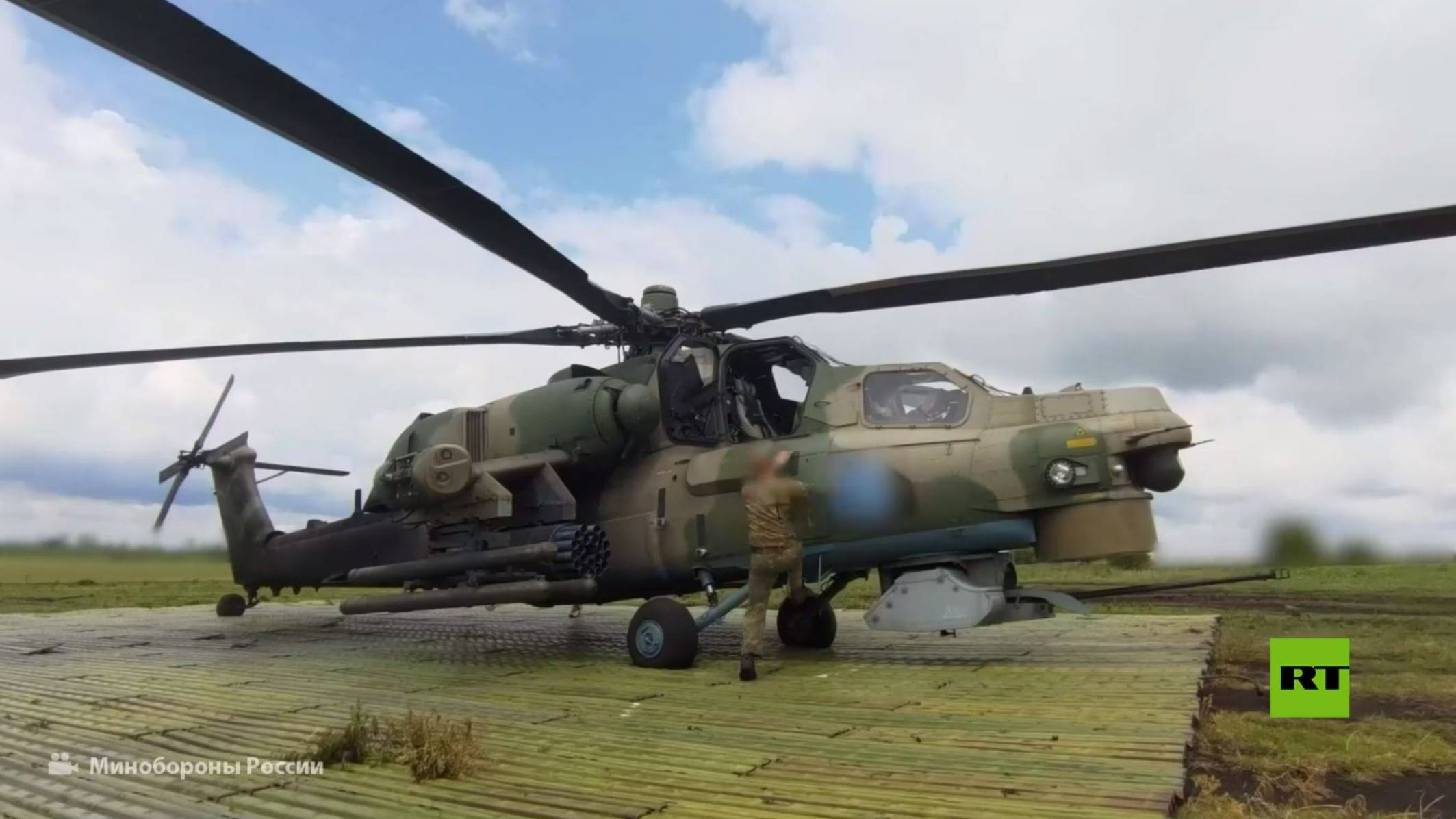 مروحية "Mi-28NM" روسية تدمر مواقع أوكرانية