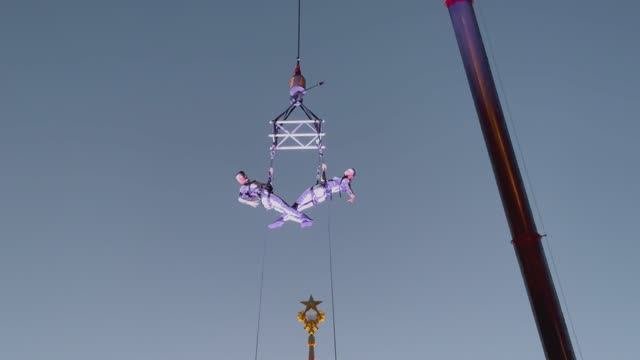 Шоу гимнастов под открытым небом над Главной аллеей ВДНХ