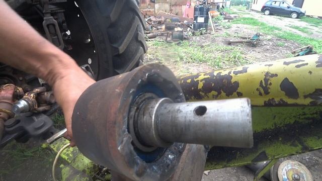 переделал  кардан на пресс подборщике класс через подвесной