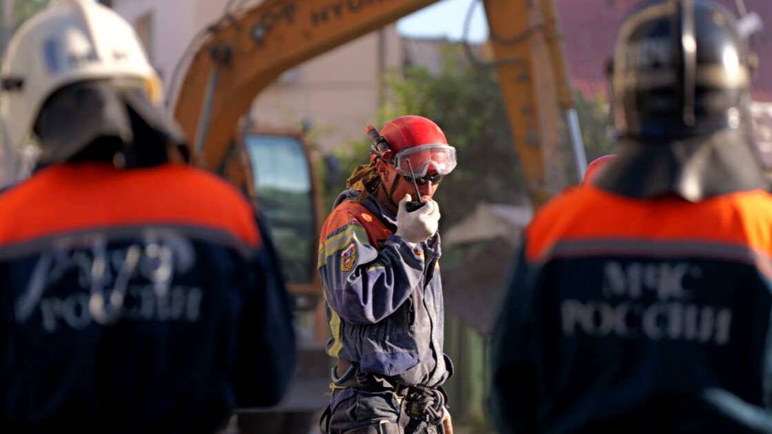 Спасатели завершают разбор завалов дома в Саратове, где прогремел взрыв газа