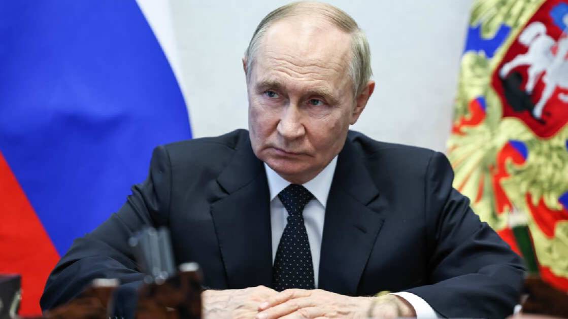 Путин поздравил моряков с Днем Военно-морского флота