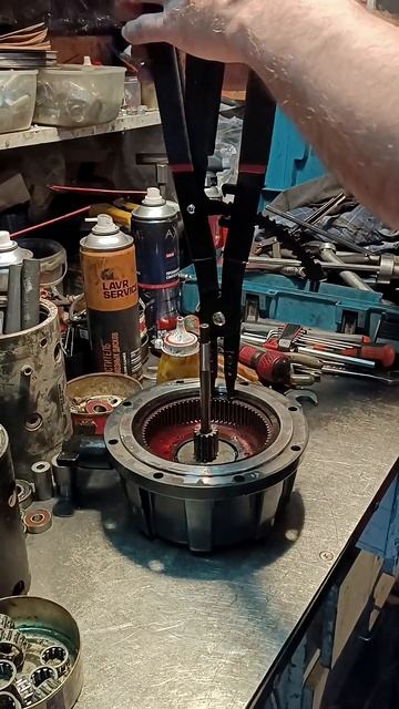 Разбираем, какие съёмники стопорных колец используем в ремонте лебёдок — и почему это важно