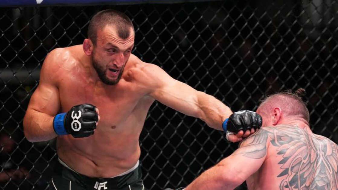 Боец MMA Салихов нокаутировал Карлоса Леала за 42 секунды