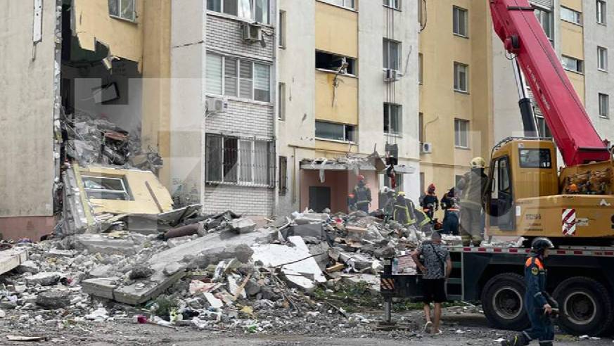 Спасатель рассказал о поисках погибшей под завалами дома в Саратове семьи