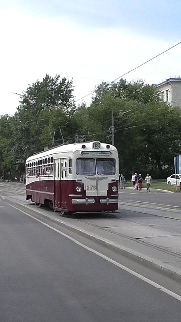 Москва. Трамвайный вагон № 1278 модели МТВ-82 следует по Волочаевской улице.