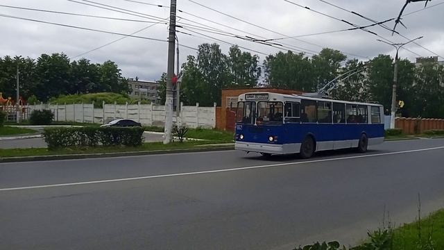 Троллейбус 853