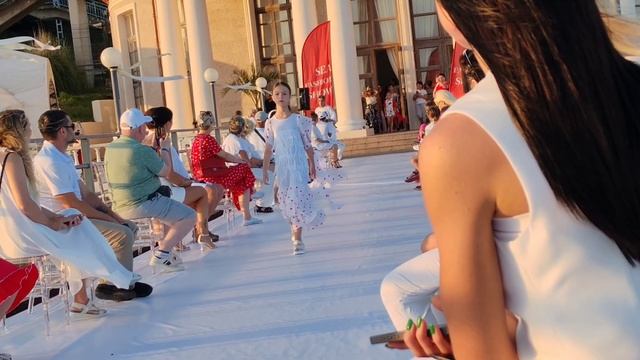 Пирс Мацеста... Показ моды НА ГРАНИ ВОДЫ И НЕБА...