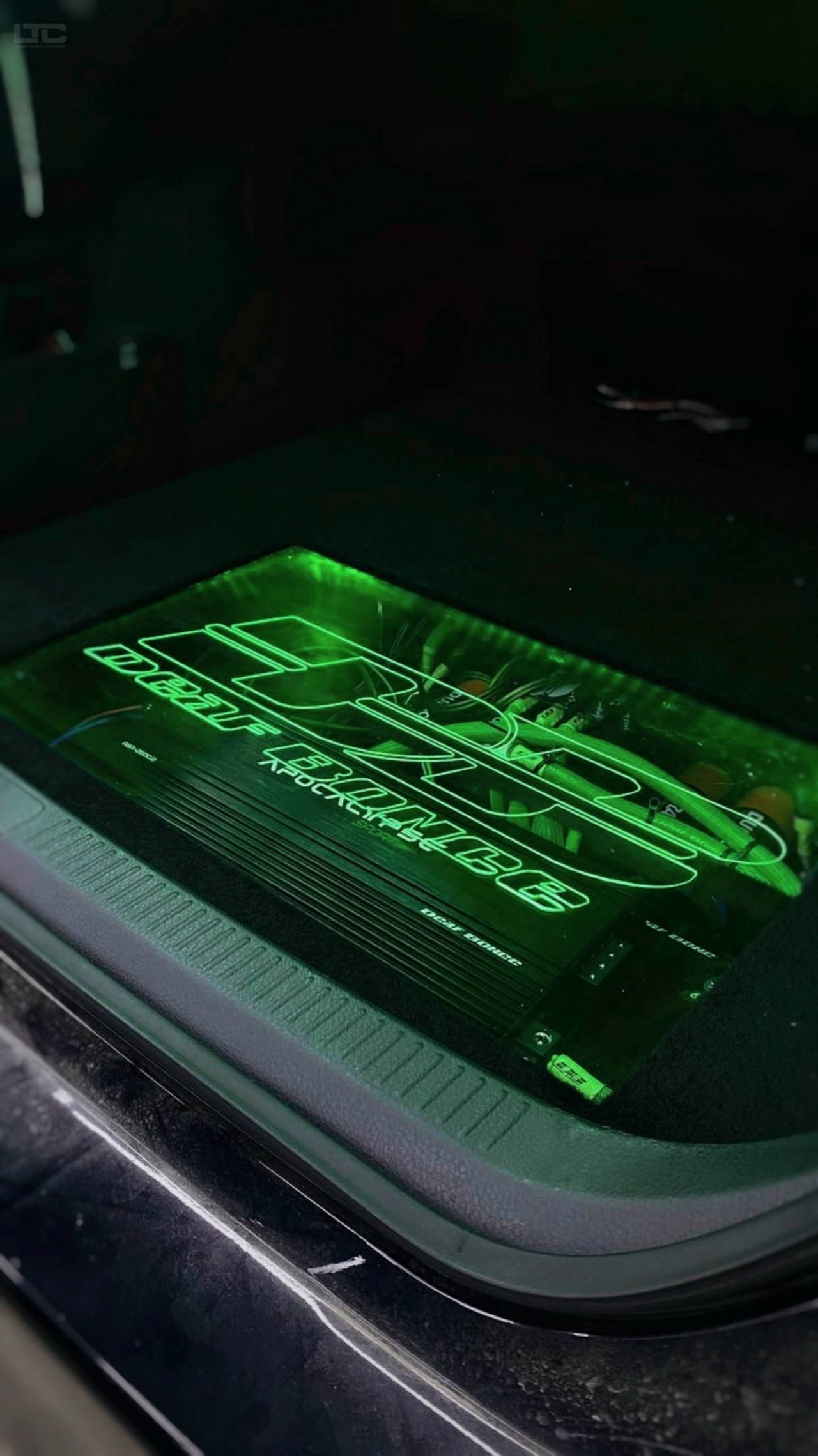 Фальшпол с гравировкой и подсветкой в Toyota Camry XV70