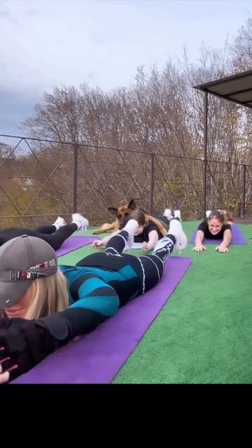 Девушек Бэха ооочень любит 🥰😍🫶