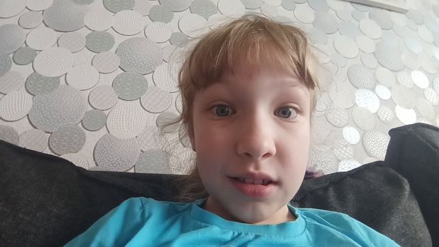 ребята я не снимаю видео потому что у меня что-то случилось с камерой простите меня
