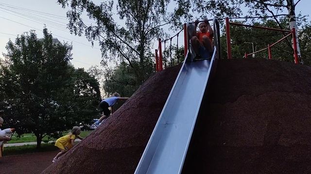 Ксюша на детской площадке - 28.07.2025