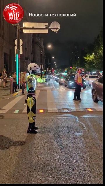 Робот регулировщик в Шанхае