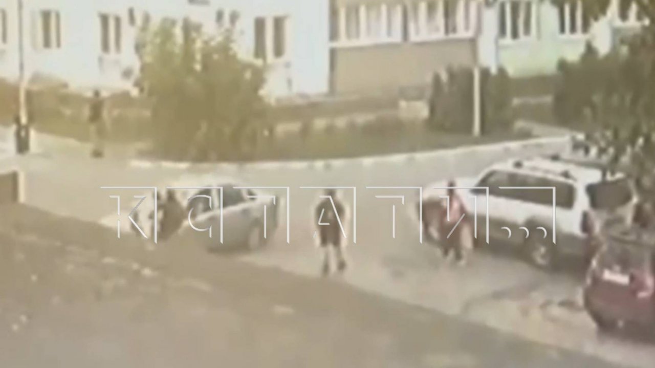 Пенсионерка за рулём не заметила велосипедиста с пассажиром на руле и сшибла велосипед с 2 детьми