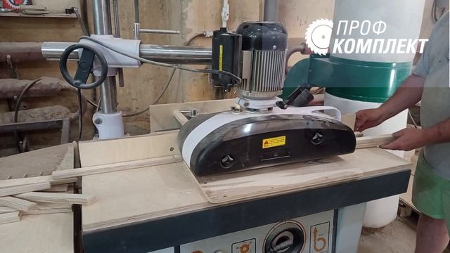 Автоподатчик F48 в работе с фрезерным станком по дереву, производство стульев в г. Челябинск.