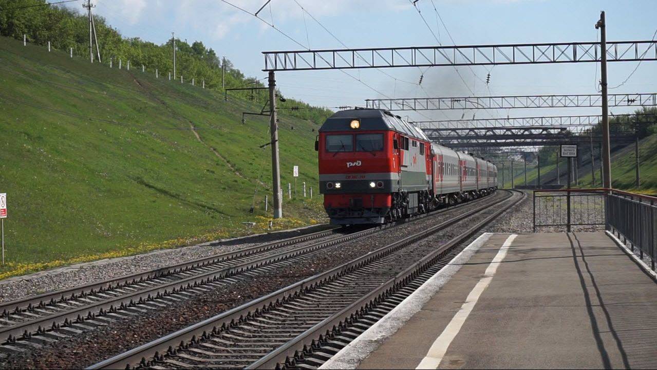 Тепловоз ТЭП70БС-269 с поездом "Восток".