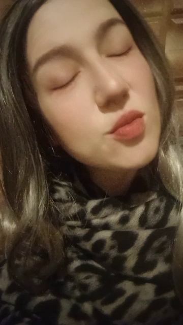 будто кроме ресниц нет бед