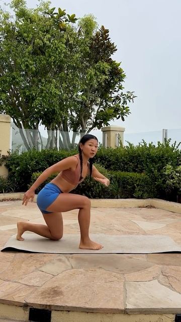 Всего одно движение: ноги, попа, пресс.