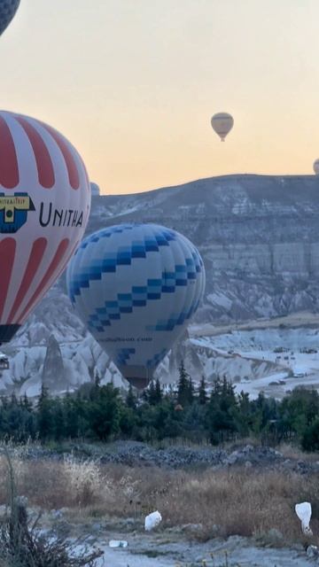 Утро в Каппадокии — воздушные шары, скалы и настоящая магия рассвета