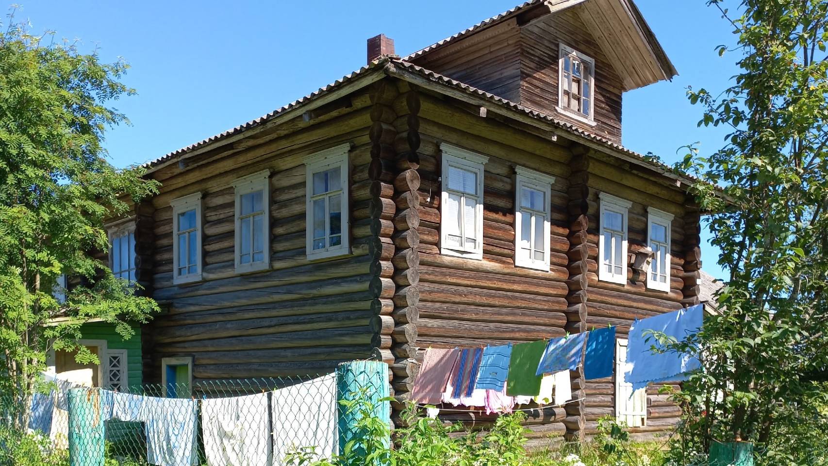 "ПОЛДЕНЬ СЕВЕРНОГО ЛЕТА"... (Фото гр. СЕВЕРНАЯ ГЛУБИНКА) т Алексей АРХИПОВСКИЙ (балалайка))