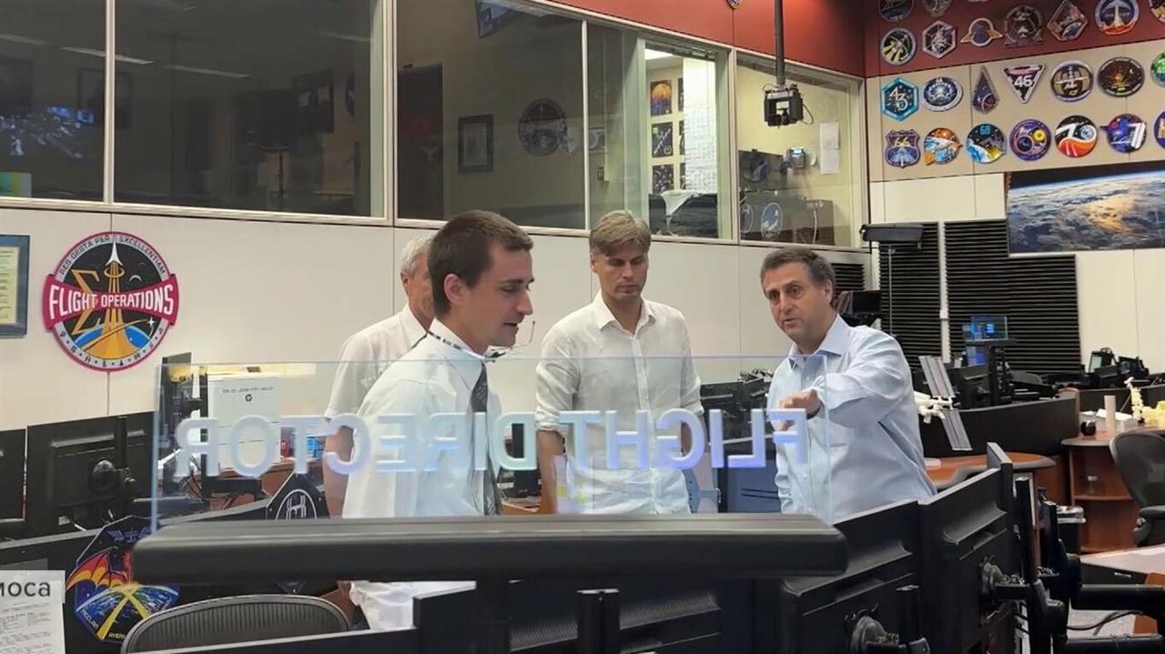 Гендиректор "Роскосмоса" Дмитрий Баканов посетил в США главную базу подготовки астронавтов