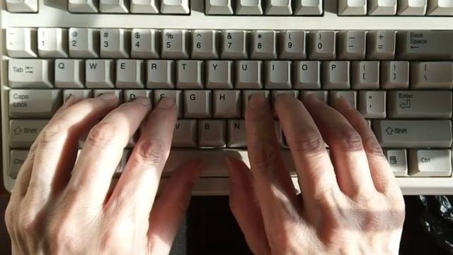 1-а. Начальная постановка рук, вид сверху. - Основы классического "слепого" метода набора