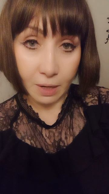 стихи  ру  читает  автор  Светлана  Пнолис-Захарова