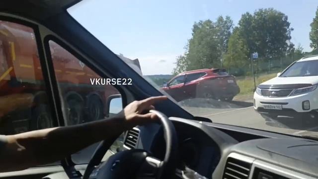 Легковушка столкнулась с фурой на Чуйском тракте возле села Полковниково