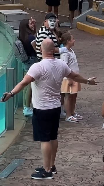 Mime Logic Take One, Give One Back 😂 Tom Mime Seaworld #seaworldmime #tomthemime #funny #shorts