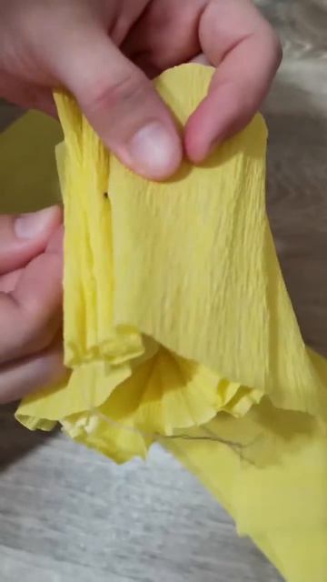 Как сделать гавайские бусы из крепированной бумаги