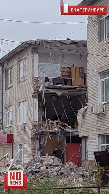 Два этажа обрушились в офисном здании на Елизавете