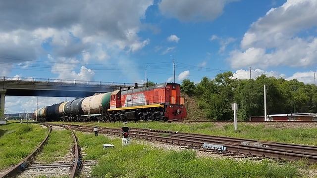 "Чумазый" Маневровый тепловоз ТЭМ18ДМ-810 с грузовыми вагонами