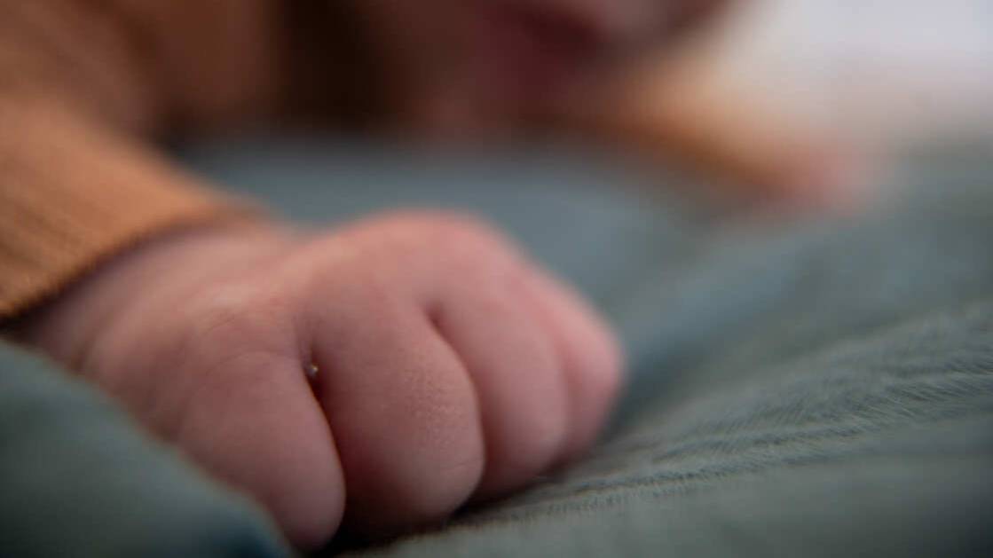 Мать швырнула ребенка в коляску и избила его на глазах очевидцев в Подмосковье