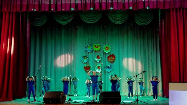 танец Синий трактор