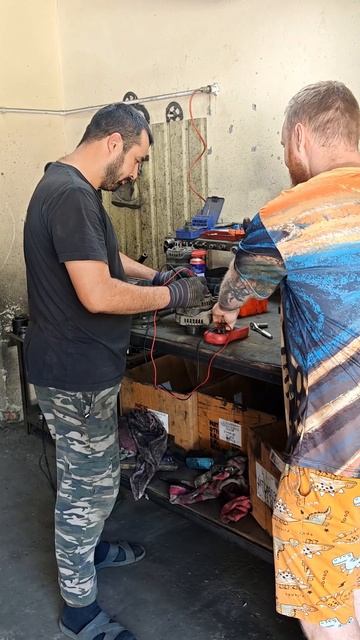 Когда клиент просится посмотреть как проходит ремонт как он думает как это будет.