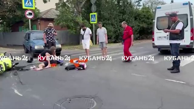В Краснодаре мужчина на «Иже» сбил мотоцикл, пострадали два человека