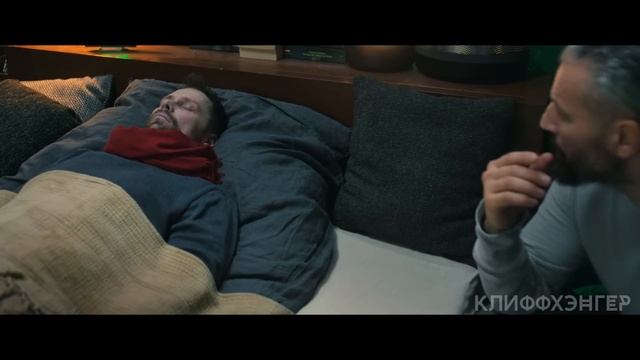 Люди не могут ВЫЙТИ ИЗ ДОМА из-за странной КИРПИЧНОЙ СТЕНЫ, которая появилась за