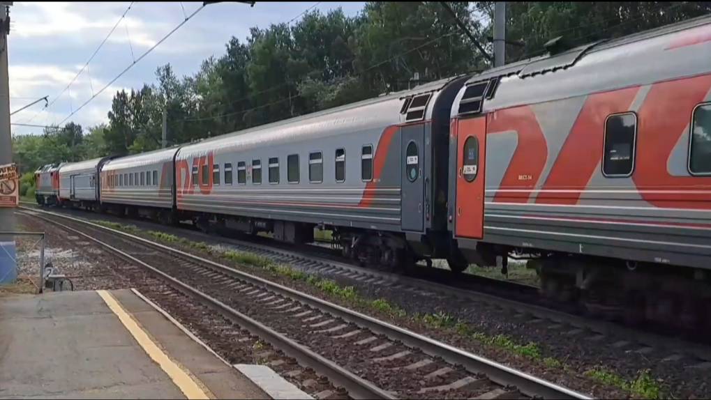ПЯТЬ ПАССАЖИРСКИХ и ТРИ ГРУЗОВЫХ ПОЕЗДА! ДИНАМИКА ДВИЖЕНИЯ!