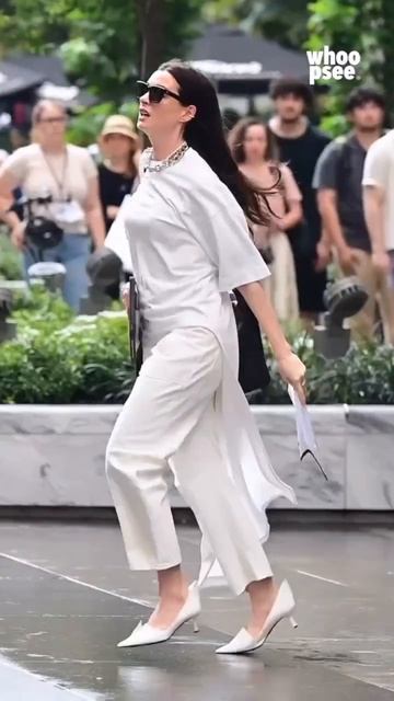 Мэрил Стрип и Энн Хэтэуэй на съемках «Дьявол носит Prada».