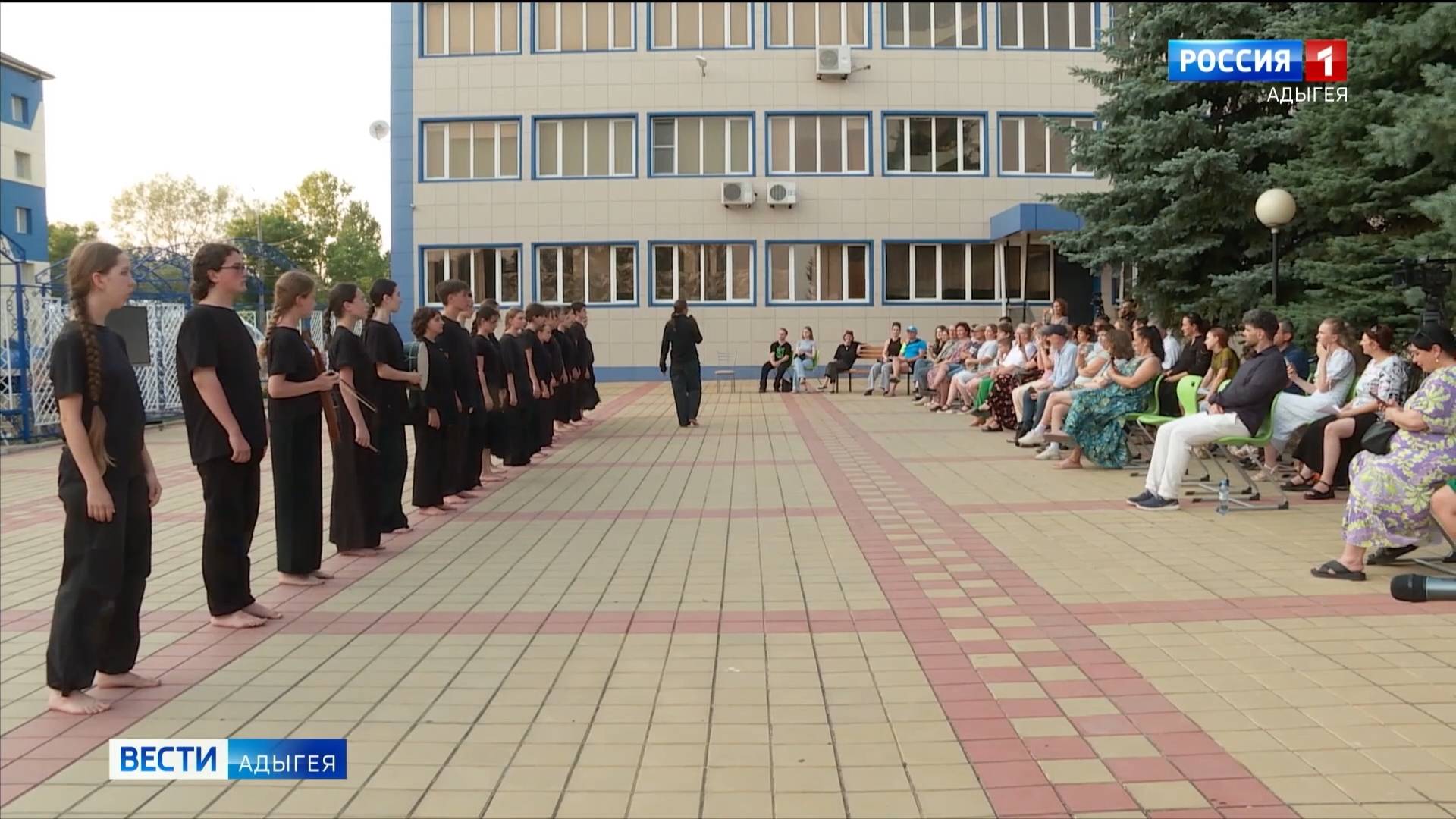 Закрытие республиканской летней литературной школы стало настоящим театральным представлением