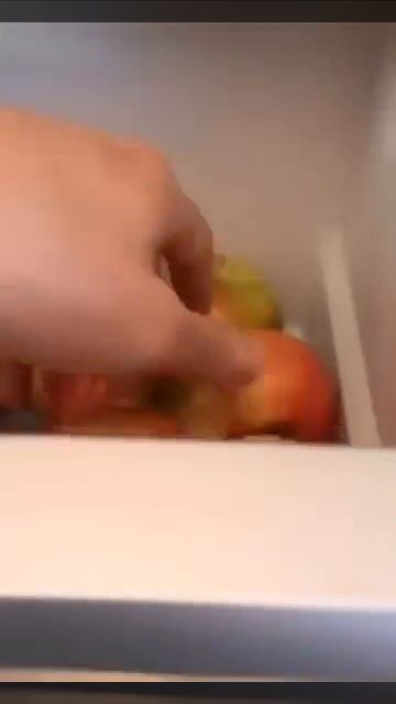 У этого лося воскресное утро началось с успешной вылазки к людям