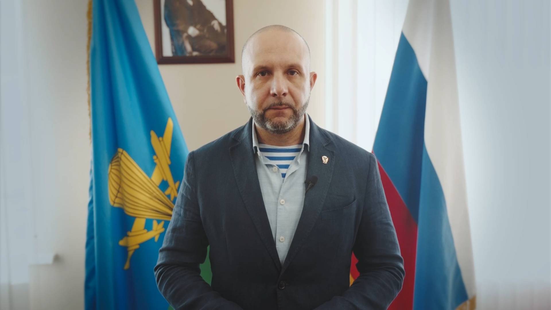 Глава Орехово-Зуевского округа поздравил гвардейцев-десантников с Днём ВДВ