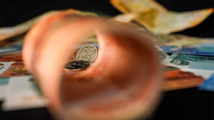 Эксперты спрогнозировали курс рубля на август