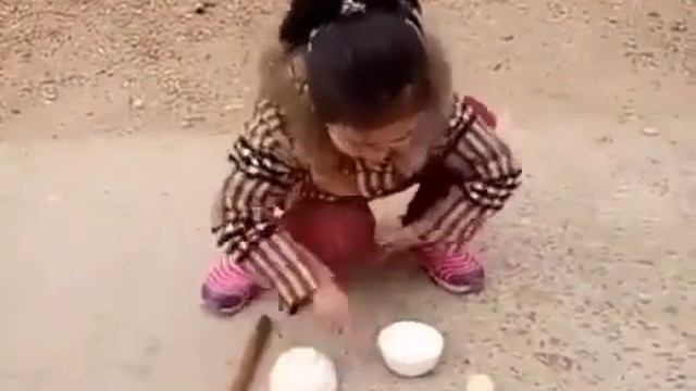 МАЛЕНЬКАЯ ЛОВКАЯ ФОКУСНИЦА))) ВИДЕО ПРИКОЛ 2025