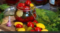 В Роскачестве предупредили об опасностях неправильной заготовки домашних солений