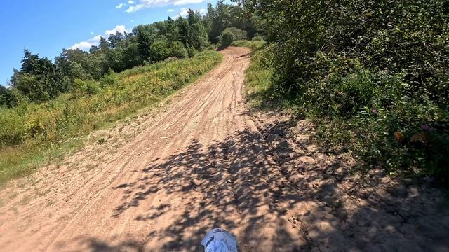 Эндурист на мотокроссе. Такое себе, но весело)